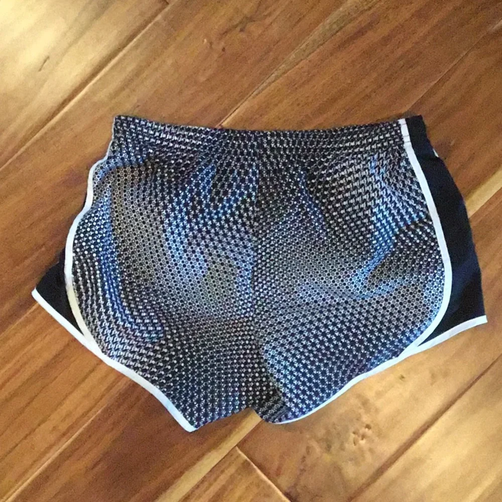 Nike Dri Fit short Girls size Large - Picture 4 of 4